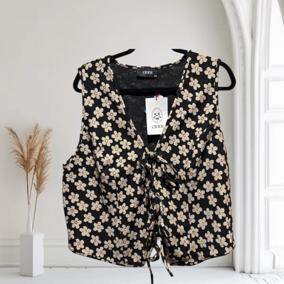 CIDER Jacquard Floral Tie Knotted Black & Cream Crop Vest, Size 2X, NWT - Picture 5 of 6